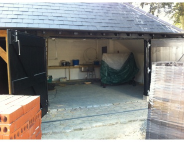 This roller garage door features Ral colour light grey.